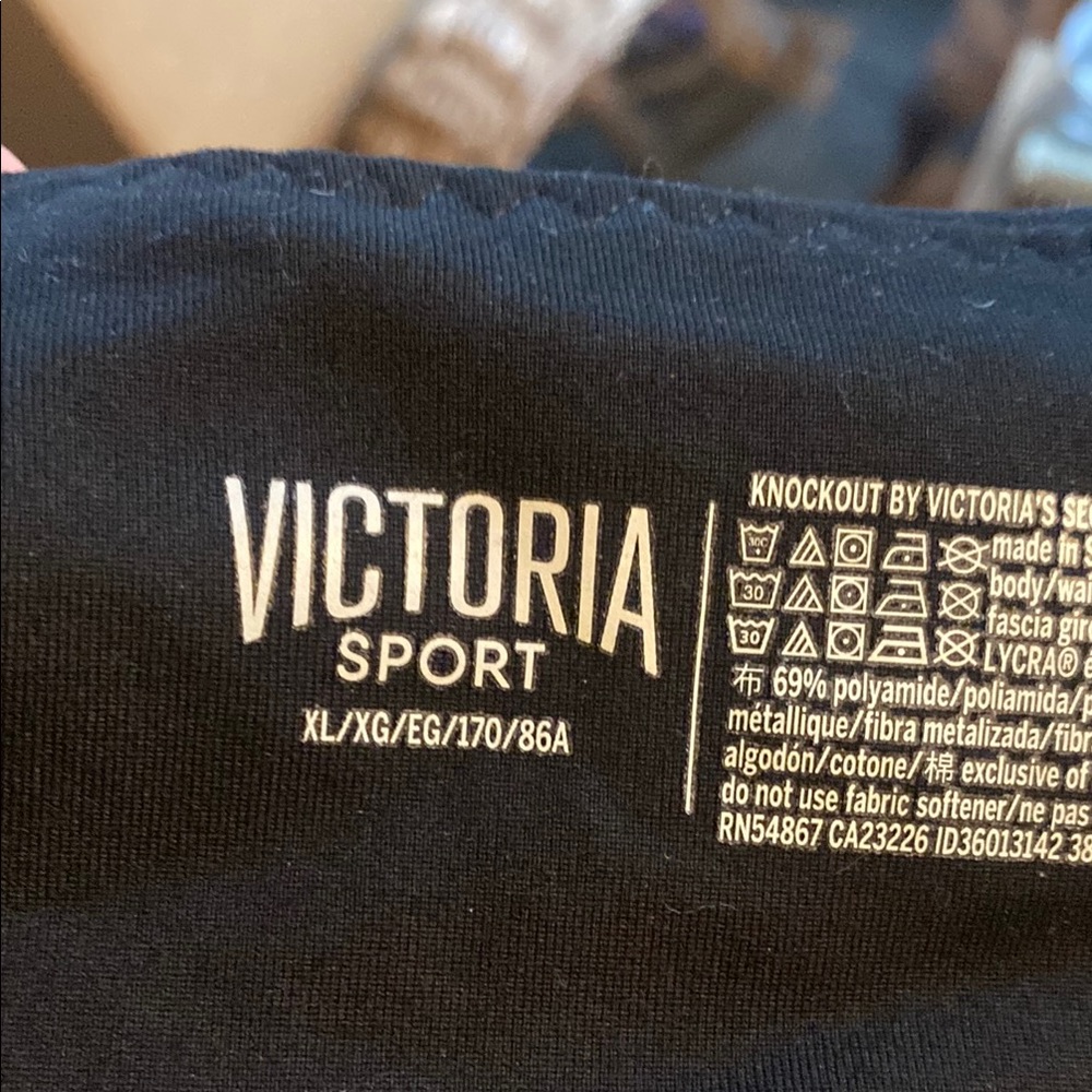 PINK Victoria's Secret Black Leggings - Picture 4 of 4